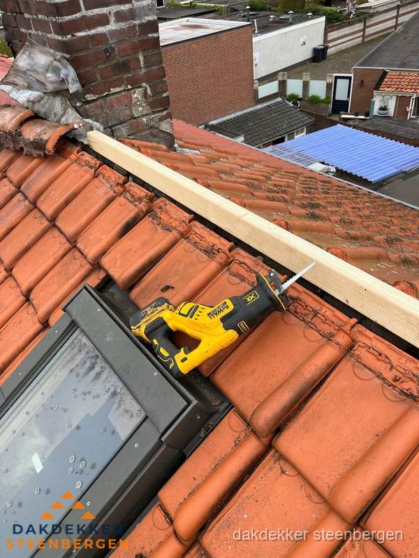 Kosten dak vervangen: werkzaamheden aan pannendak in Steenbergen