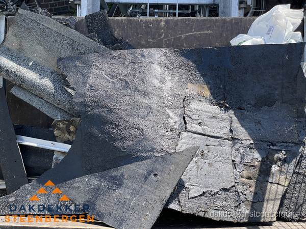 Kosten dakrenovatie: afvoer oud dakmateriaal in Steenbergen