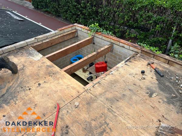 Plat dak vervangen met open constructie in Steenbergen