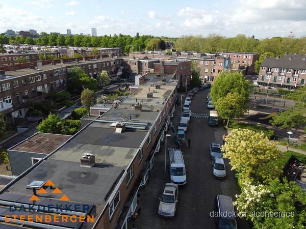 Luchtfoto dakinspectie woonwijk in Steenbergen
