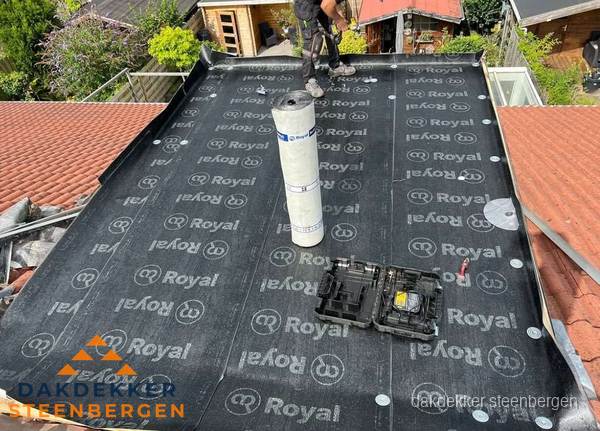 Dakrenovatie met Royal onderdak op plat dak in Steenbergen