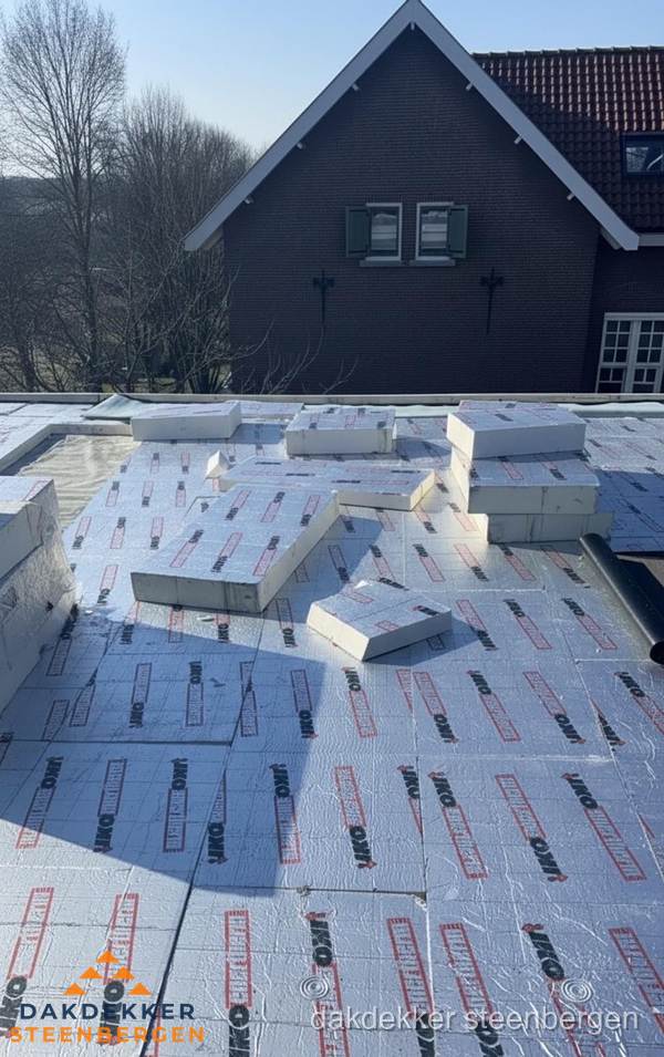 IKO PIR isolatieplaten op plat dak in Steenbergen IKO PIR isolatieplaten op plat dak in Steenbergen