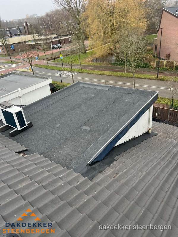 Plat dak met bitumen isolatie en dakbedekking in Steenbergen Plat dak met bitumen isolatie en dakbedekking in Steenbergen