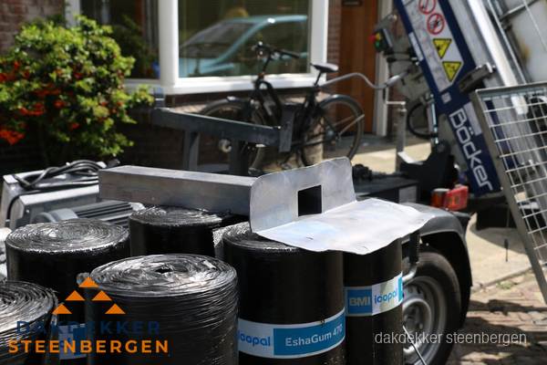 Dakbedekkingsmateriaal en dakgoot onderdelen in Steenbergen