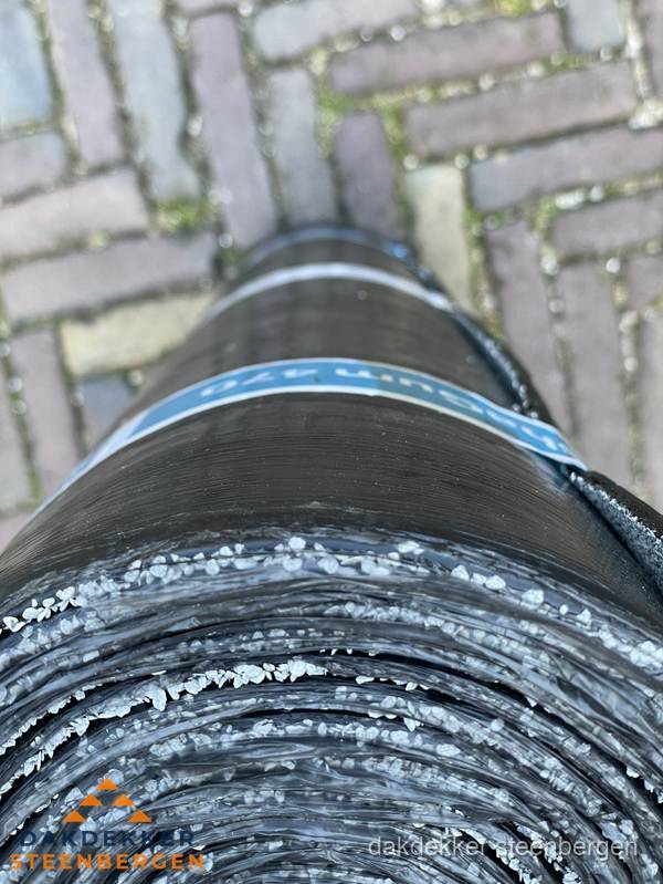 Rol bitumen dakleer met leislag voor plat dak in Steenbergen